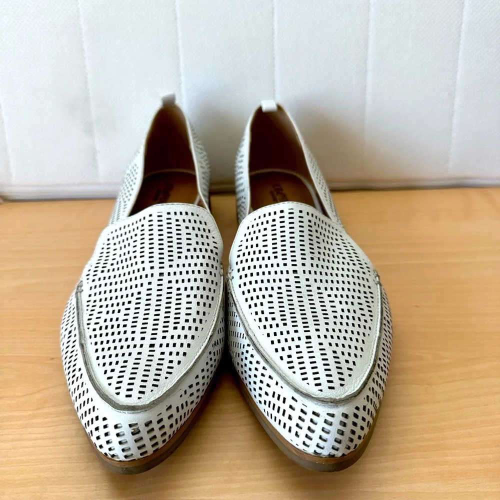 ✨🎊HP✨🎊.  NWOT! Crown Vintage Venetia White Leather Perforated Loafer - Picture 2 of 8
